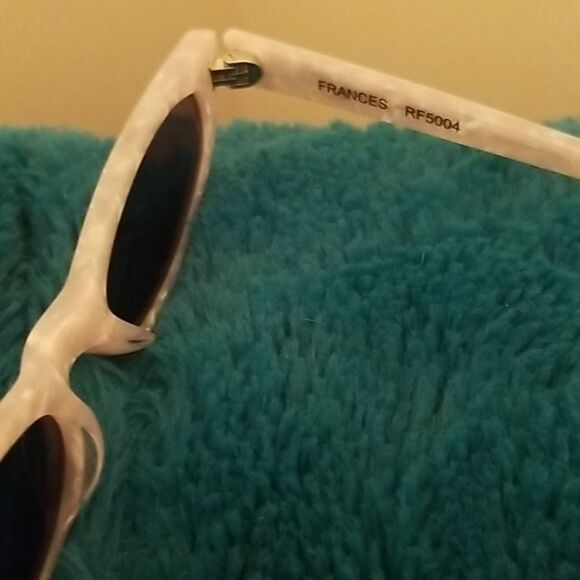 Roberi & Fraud Frances cateye Pearlized sunglasses - Picture 12 of 15